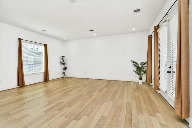 208 N York Street B, Houston, TX 77003