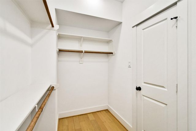 208 N York Street B, Houston, TX 77003