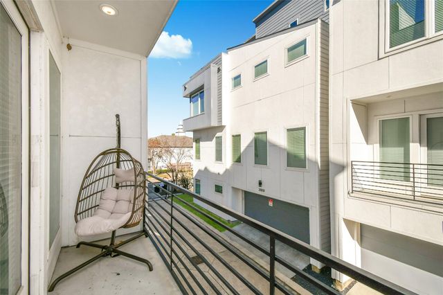 208 N York Street B, Houston, TX 77003