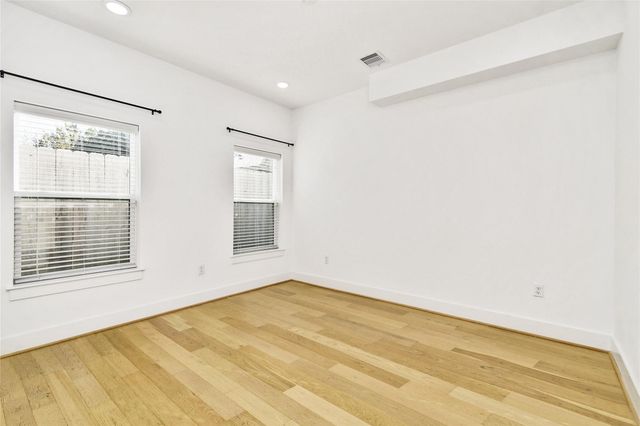 208 N York Street B, Houston, TX 77003