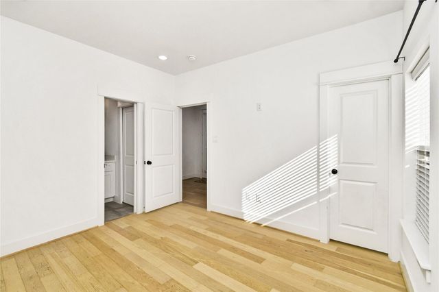 208 N York Street B, Houston, TX 77003