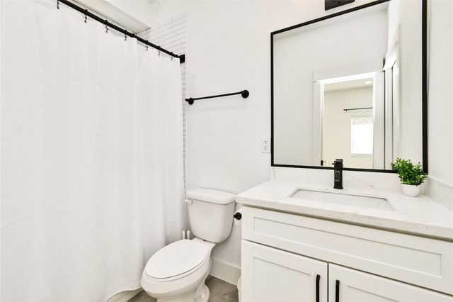 208 N York Street B, Houston, TX 77003