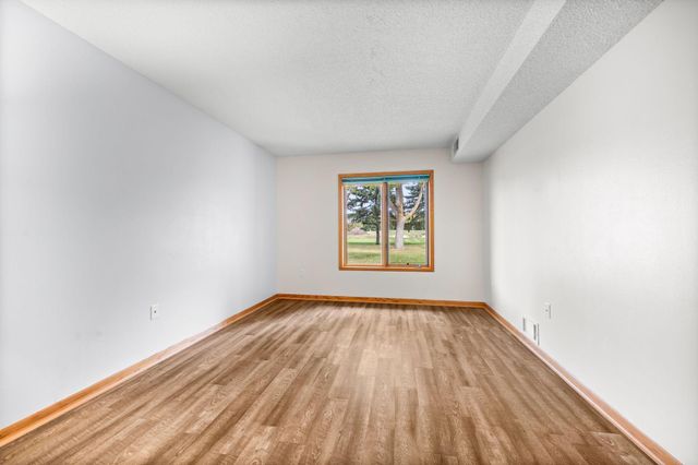 250 Freemont Avenue SE 136, Hutchinson, MN 55350