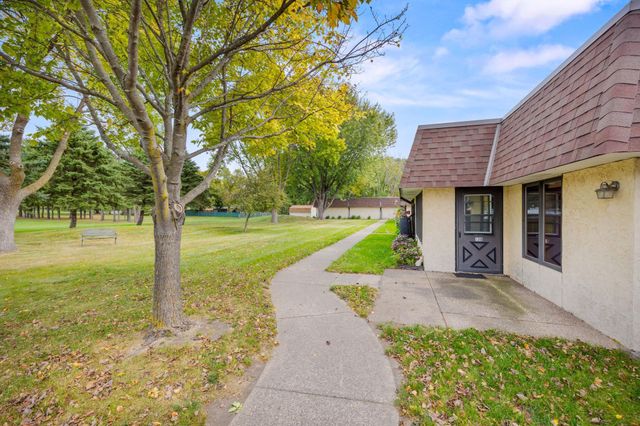 250 Freemont Avenue SE 136, Hutchinson, MN 55350