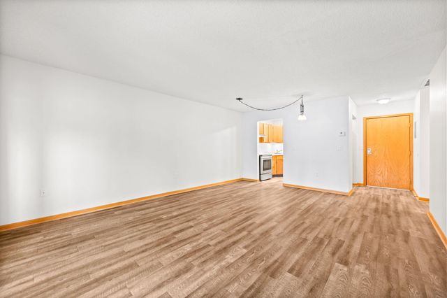 250 Freemont Avenue SE 136, Hutchinson, MN 55350