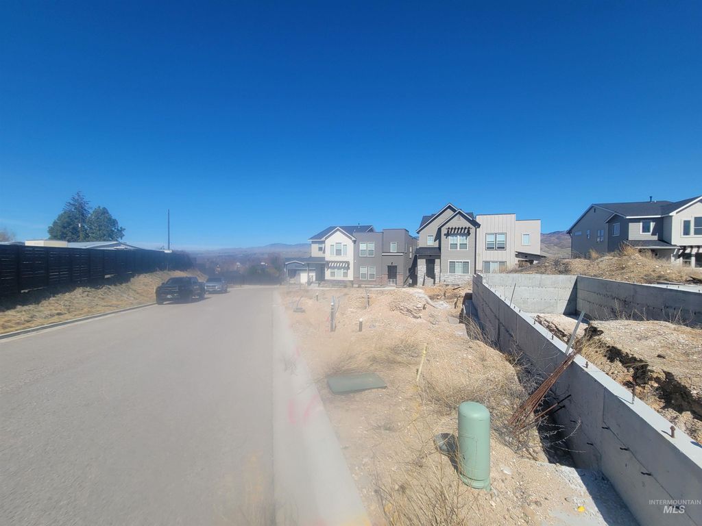 1239 E Echelon Ridge Ln, Boise, ID 83716