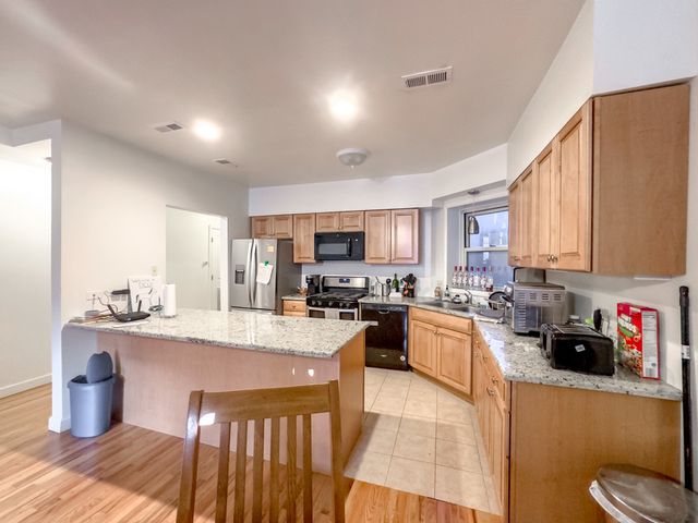 6711 N SHERIDAN Road 1N, Chicago, IL 60626