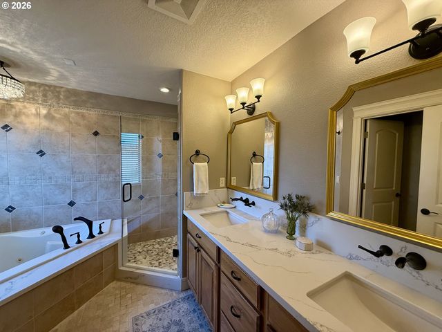 4119 FOREST VIEW Dr, Washougal, WA 98671