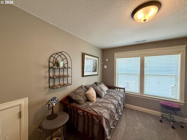 4119 FOREST VIEW Dr, Washougal, WA 98671