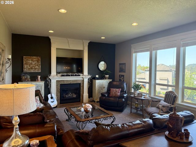 4119 FOREST VIEW Dr, Washougal, WA 98671