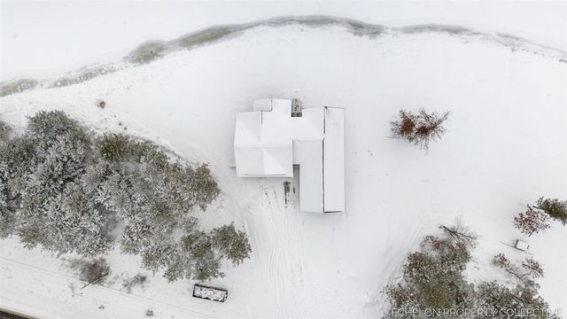 3317 E Sternberg Road, Fruitport, MI 49415