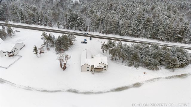 3317 E Sternberg Road, Fruitport, MI 49415