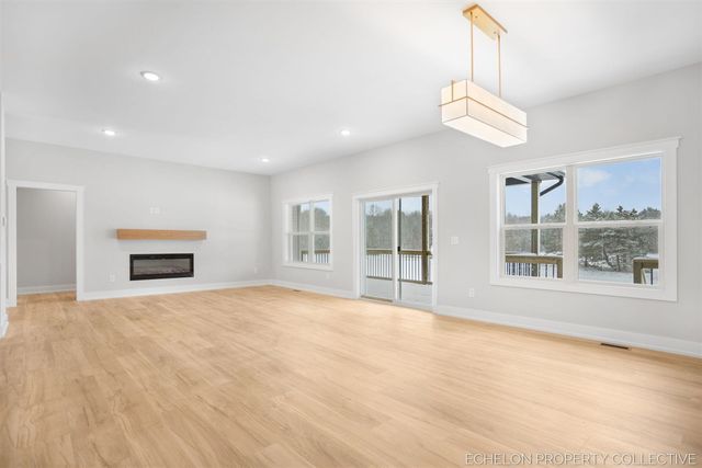 3317 E Sternberg Road, Fruitport, MI 49415