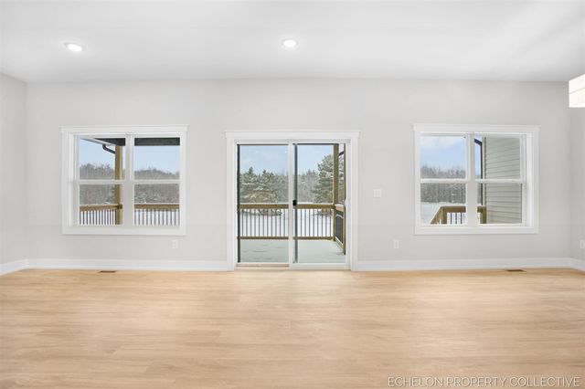 3317 E Sternberg Road, Fruitport, MI 49415