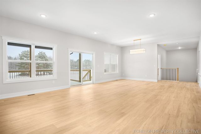 3317 E Sternberg Road, Fruitport, MI 49415