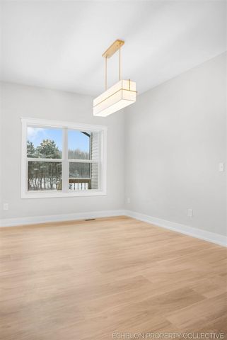 3317 E Sternberg Road, Fruitport, MI 49415