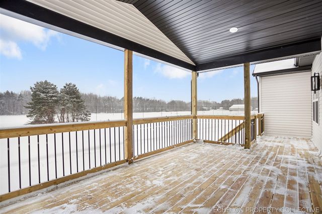 3317 E Sternberg Road, Fruitport, MI 49415