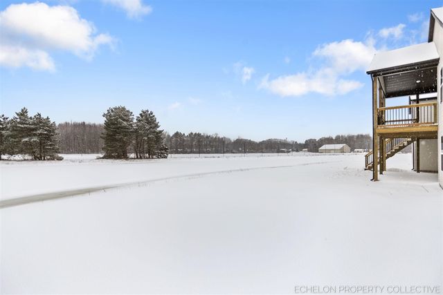 3317 E Sternberg Road, Fruitport, MI 49415