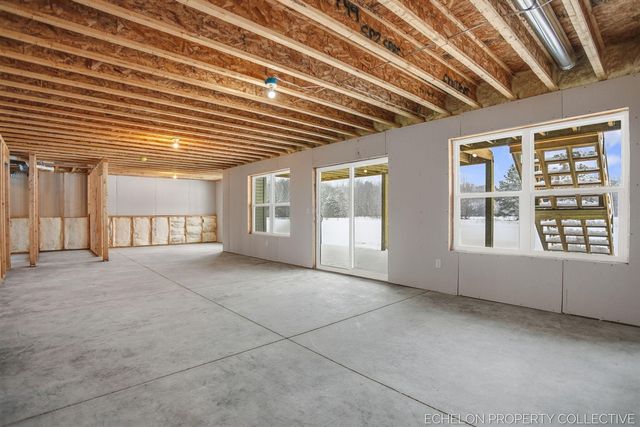 3317 E Sternberg Road, Fruitport, MI 49415