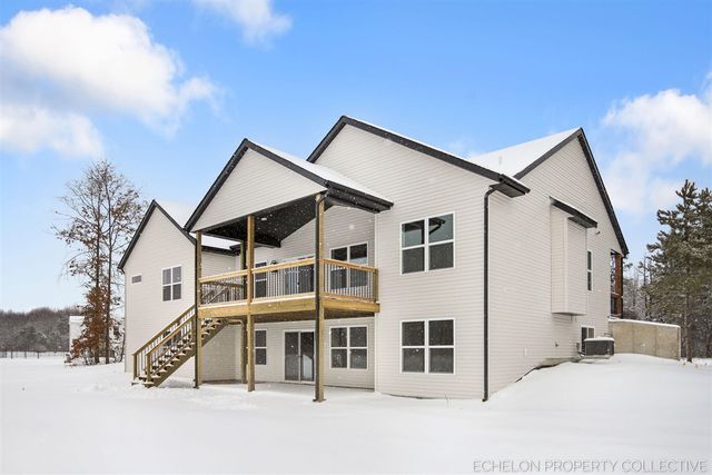 3317 E Sternberg Road, Fruitport, MI 49415