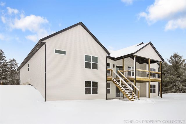 3317 E Sternberg Road, Fruitport, MI 49415