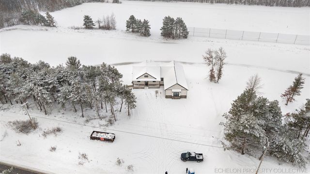 3317 E Sternberg Road, Fruitport, MI 49415