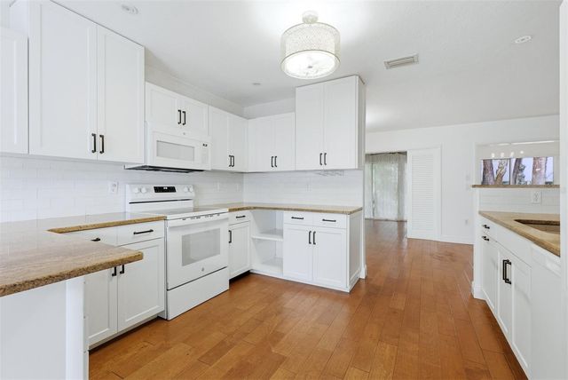 5273 VILLA MAJORCA COURT 25, Sarasota, FL 34235