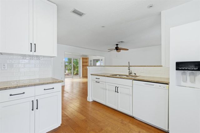 5273 VILLA MAJORCA COURT 25, Sarasota, FL 34235