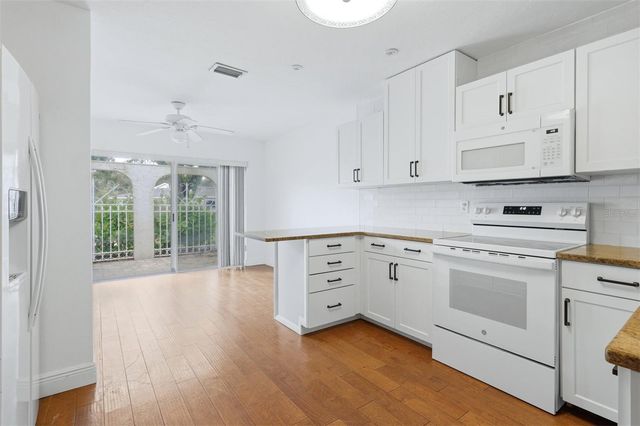 5273 VILLA MAJORCA COURT 25, Sarasota, FL 34235