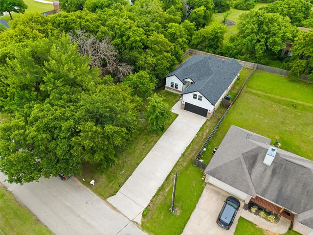 203 Pioneer Drive, Keene, TX 76059