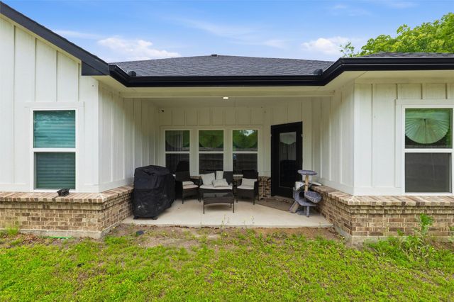 203 Pioneer Drive, Keene, TX 76059