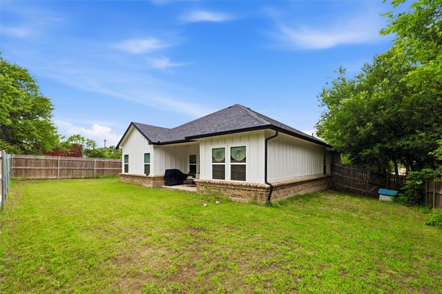 203 Pioneer Drive, Keene, TX 76059