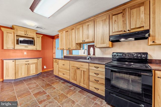 215 BLOUGH CT, Fairless Hills, PA 19030