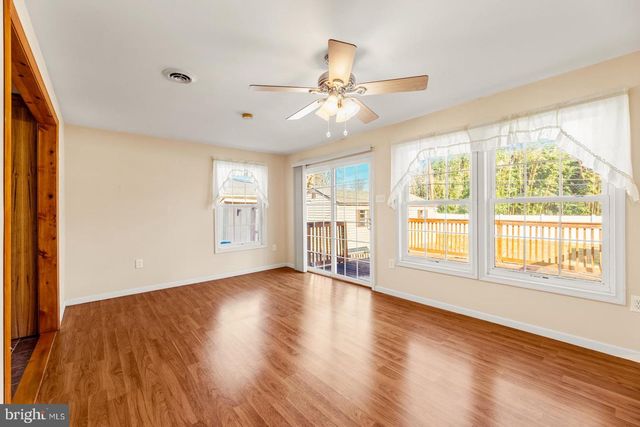 215 BLOUGH CT, Fairless Hills, PA 19030