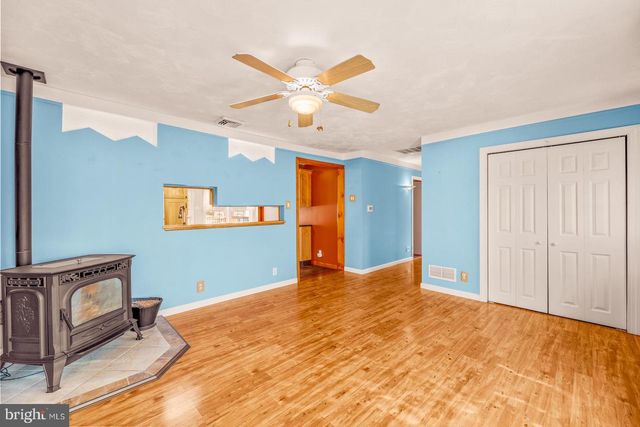 215 BLOUGH CT, Fairless Hills, PA 19030