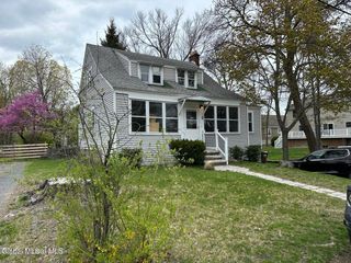 9 Oakwood Road, Bethlehem, NY 12077