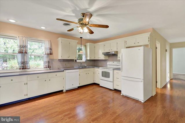 12 MOSER LN, Shoemakersville, PA 19555
