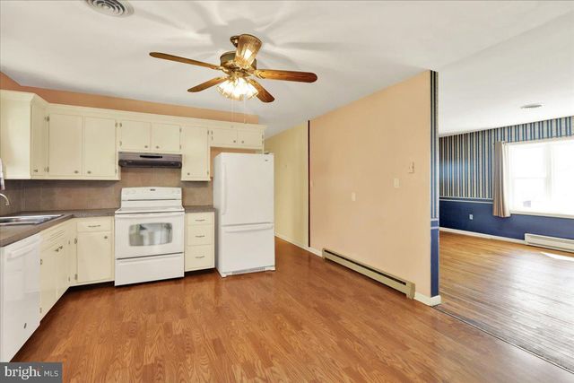 12 MOSER LN, Shoemakersville, PA 19555
