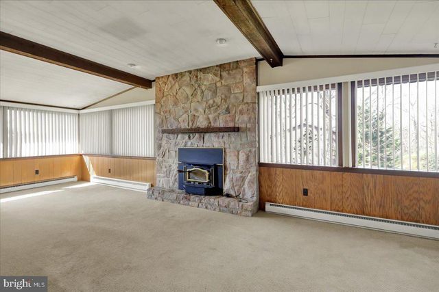 12 MOSER LN, Shoemakersville, PA 19555