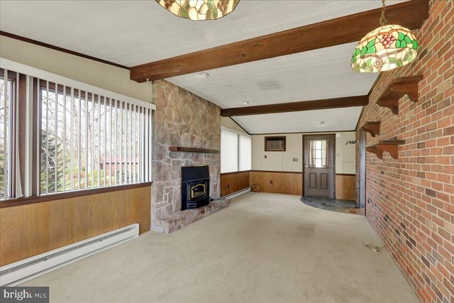 12 MOSER LN, Shoemakersville, PA 19555