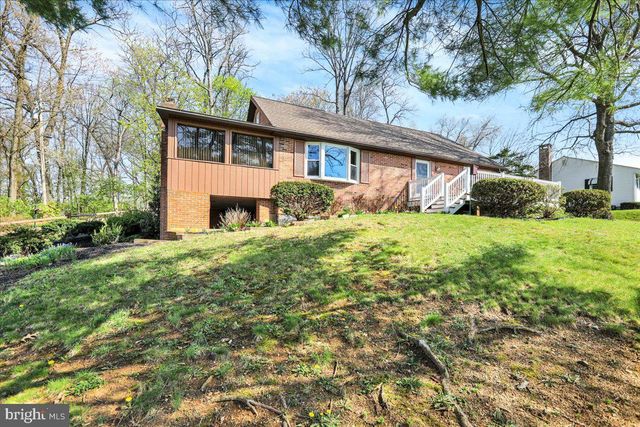 12 MOSER LN, Shoemakersville, PA 19555