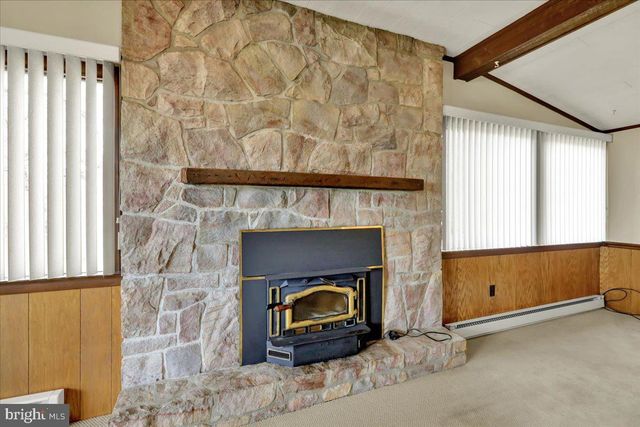 12 MOSER LN, Shoemakersville, PA 19555