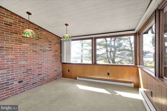 12 MOSER LN, Shoemakersville, PA 19555