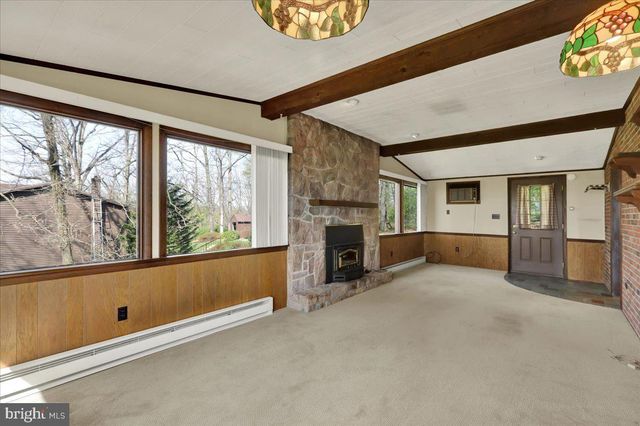 12 MOSER LN, Shoemakersville, PA 19555