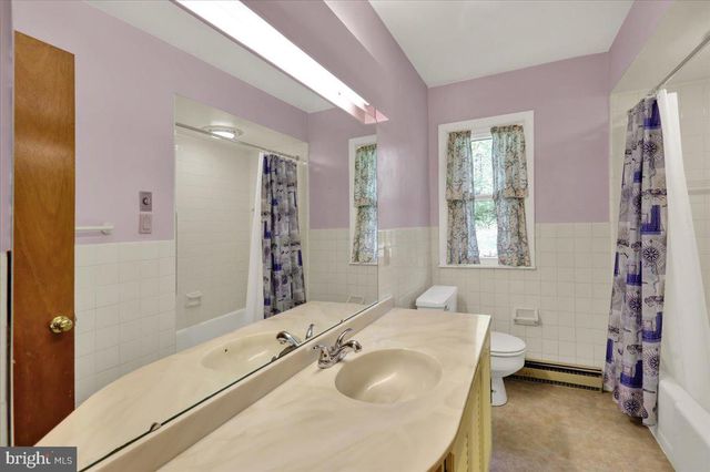 12 MOSER LN, Shoemakersville, PA 19555
