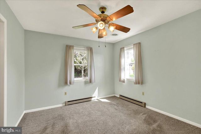 12 MOSER LN, Shoemakersville, PA 19555