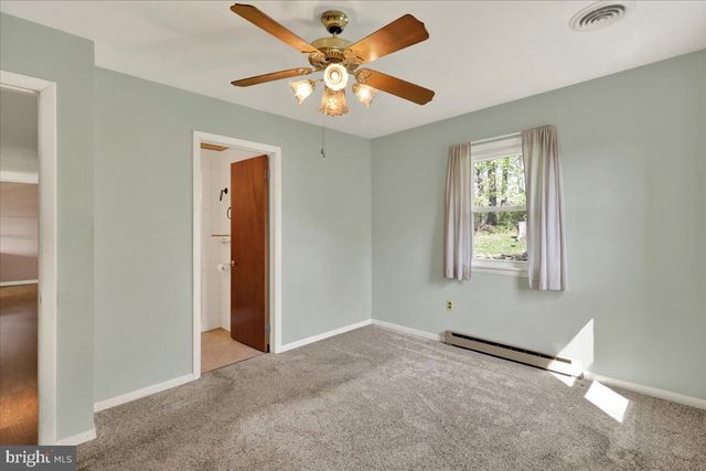 12 MOSER LN, Shoemakersville, PA 19555