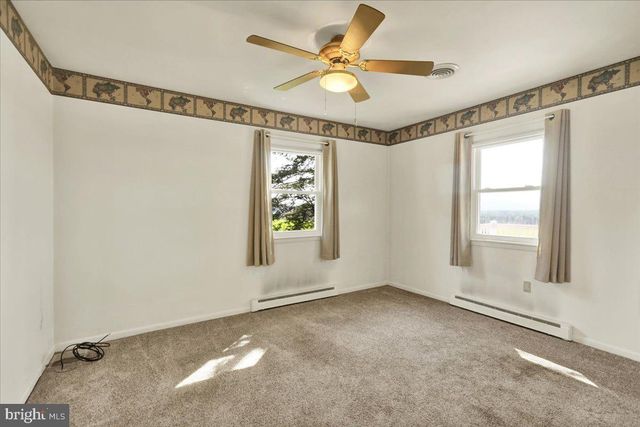 12 MOSER LN, Shoemakersville, PA 19555