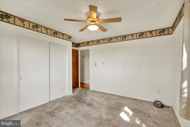 12 MOSER LN, Shoemakersville, PA 19555
