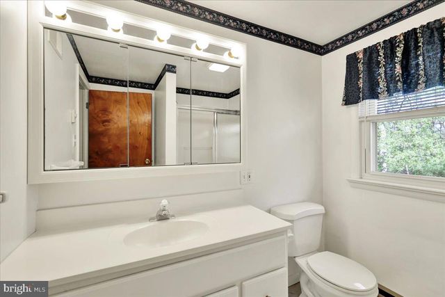 12 MOSER LN, Shoemakersville, PA 19555